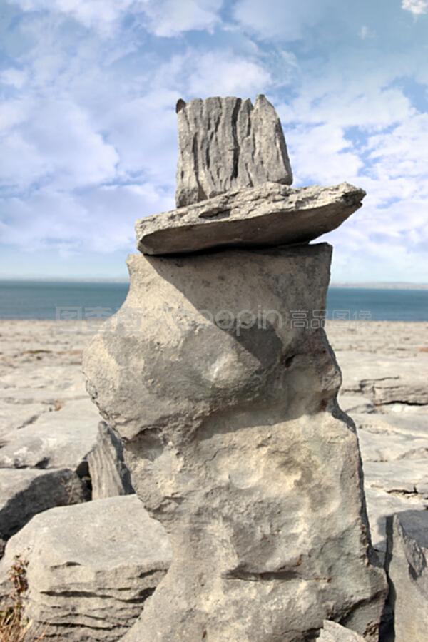 落基伯倫景觀中的灰石