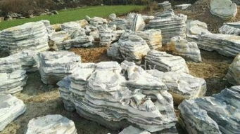 買專業的千層石,就來山河園林 吸水石